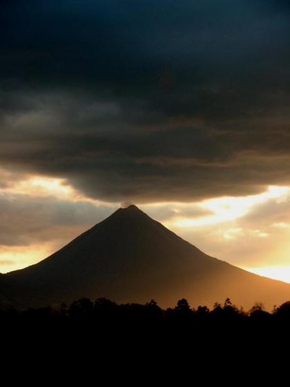 Descubierto un gran volcán en Costa Rica