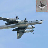 Partido por la mitad desde el espacio: las imágenes de satélite confirman que un ataque con drones a 800 km ha destruido un bombardero ruso Tu-95 insustituible 