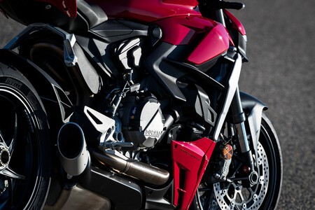 Ducati Streetfighter V2 2021 010