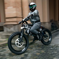 BMW Vision AMBY: un híbrido entre bicicleta y moto eléctrica que es la apuesta ecológica de BMW por la movilidad urbana 