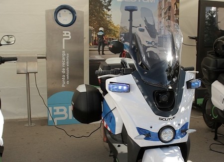 IBIL presenta su nueva estación de recarga para motos eléctricas