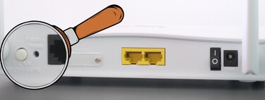 Para qué sirven los pequeños agujeros que muchos routers tienen escondidos en su parte trasera