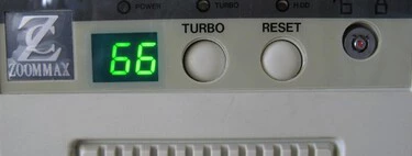 Muchos PCs de los 90 tenían un botón turbo. Casi nunca estuvo ahí para hacerlos más rápidos, sino todo lo contrario 