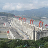 Creíamos que China aprendió la lección después de alterar la rotación de la Tierra con una de sus construcciones, pero no: ahora construirá una más grande 