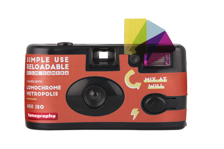 Cámara de uso sencillo Lomography LomoChrome Metropolis: Las compactas analógicas regresan con un estilo cargado