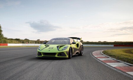 ¡Radical! El nuevo Lotus Emira GT4 de 405 CV es la nueva bestia de Lotus para circuitos