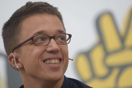 Estamos en 2016 e Iñigo Errejón explica los actos de unos fanáticos asociándolos a los videojuegos (y las películas)