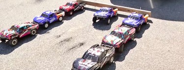 Sólo hacen falta siete coches teledirigidos para remolcar un Jeep de 1.800 kg, y este vídeo lo demuestra