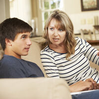 ¿Tu hijo adolescente no te escucha? No es tu culpa: su cerebro está programado para conectar menos con tu voz. Lo dice la ciencia