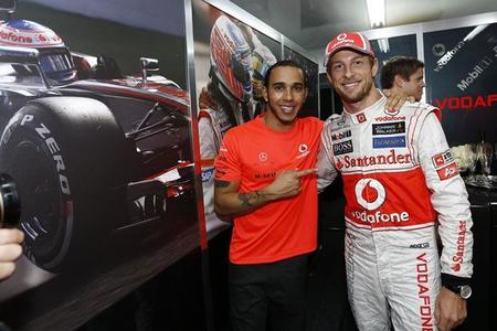 Lewis Hamilton critica a McLaren y Jenson Button le responde