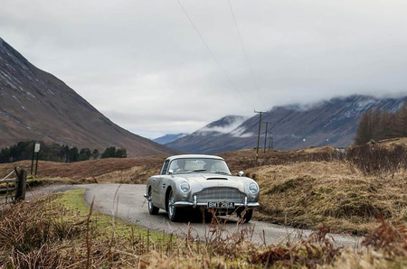 Con los gadget de James Bond de serie. Aston Martin va a fabricar 25 unidades del DB5 de 'Goldfinger'