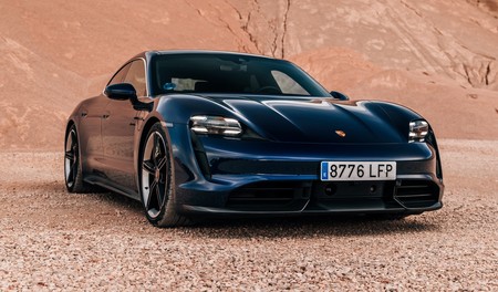 Porsche Taycan Turbo S frontal