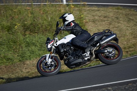 BMW vende motos escandalosas y la multan con 1.8 millones de pesos