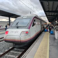 Renfe está obligada a devolver dinero desde los 15 minutos de retraso. Su presidente avisa que esto "encarecería los billetes" 