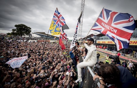 Lewis Hamilton no se hace un Rosberg y seguirá con Mercedes en F1 en 2019 y 2020