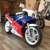 La Honda RC30 Bol d'Or es historia ochentera de las motos. Ahora acaban de subastar una unidad con solo 685 km