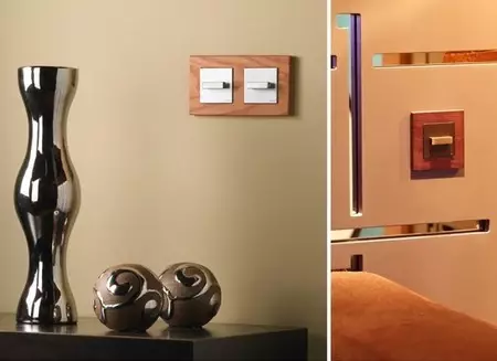 Un marco de madera como toque de elegancia para tus enchufes e interruptores
