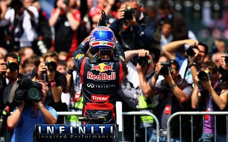 Mark Webber renueva con Red Bull por un año más