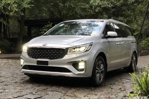 KIA Sedona, manejamos a la nueva integrante de la familia pequeña de las miniván
