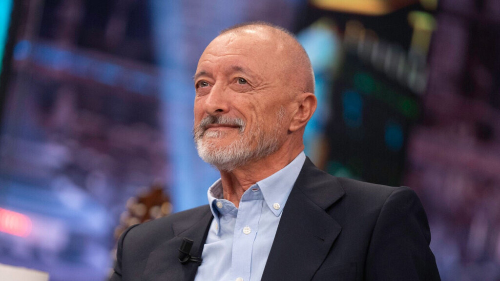 Arturo Pérez-Reverte lamenta la última tendencia del cine reciente: "Tienes que llevar barba de tres días y una mirada de trauma mal digerido"