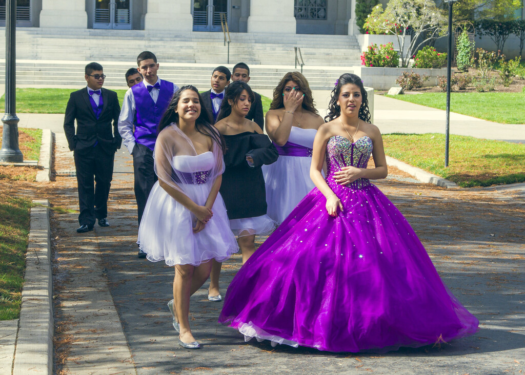 "Vienen de invitadas y se encaprichan": cómo la fiesta latina de los 15 años está calando entre las jóvenes madrileñas 