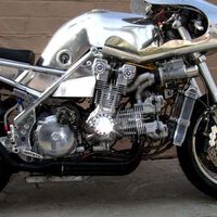 Un hombre fusionó dos motores en su vieja Honda, y ahora es una V12 que suena como un F1 y parece un cohete