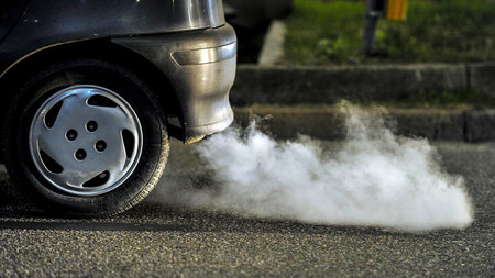 Radares que detectan autos contaminando