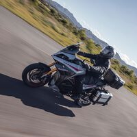 La Energica Experia es una moto trail eléctrica que se atreve con los viajes, con 222 km de autonomía