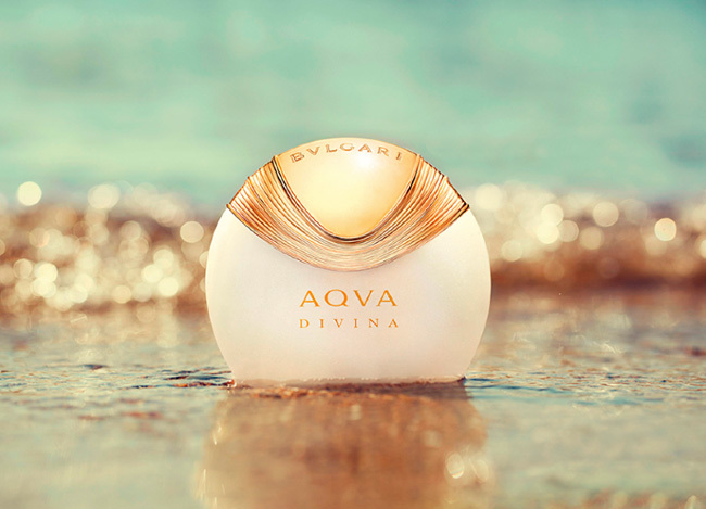 La sirena Magdalena Frackowiak posa para Aqua Divina de Bvlgari