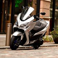 Suzuki ya tiene lista su primera moto eléctrica: el e-Burgman llega con solo 44 km de autonomía, pero tiene truco