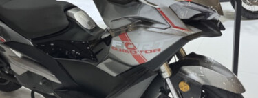 Adiós al reinado de la Yamaha TMAX: el scooter chino que QJMotor ya tiene listo es más potente, y puede que barato