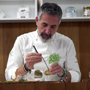 No volverás a tirar el líquido de las conservas: los trucos del cocinero gallego Pepe Solla para aprovecharlo y hacer platos más sabrosos 