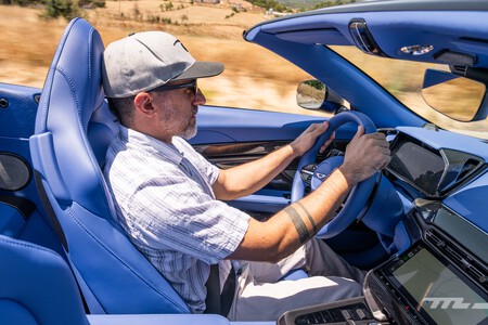 Aston Martin Vanquish Volante 2025 Prueba 012