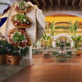 Cha Cha Chá en San Ángel: el restaurante que rescató un histórico Sanborns y donde los tlacoyos de haba verde son imperdibles
 