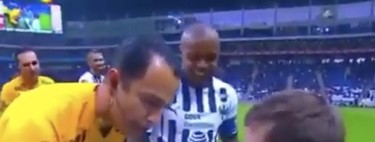 El precioso gesto de un árbitro de fútbol apoyando a un niño con síndrome de Down que te emocionará