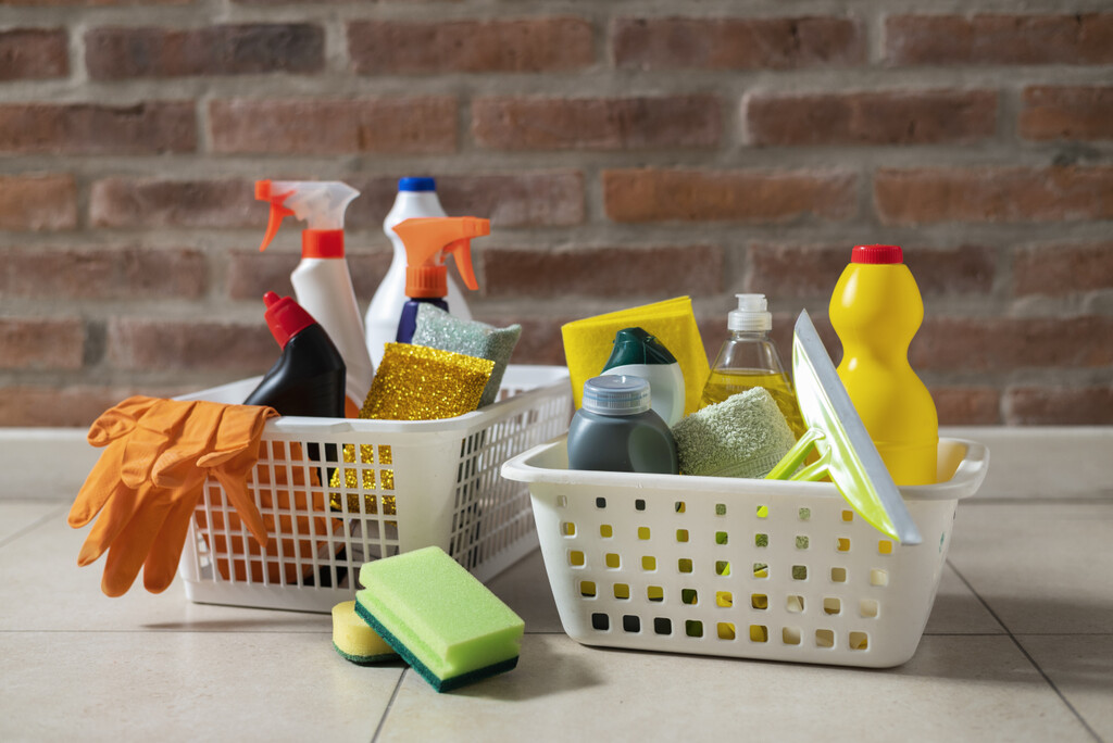 Este producto casero de limpieza reemplaza todos los limpiadores y deja un brillo inmediato en todo el hogar