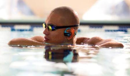 Sony mejora el reproductor deportivo con un Walkman sumergible