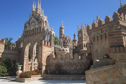 El Castillo de Colomares, un castillo construido en el siglo XX en Málaga con dos récords Guinness por sus dimensiones