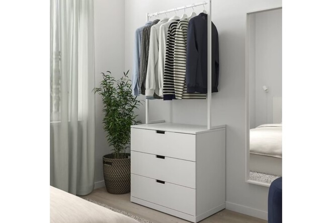 Aprovecha al máximo el espacio de tu habitación para ordenar la ropa ...