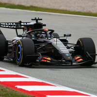 La maldición de Fernando Alonso tiene un episodio más. Justo cuando deja los motores Mercedes, parece que van a dominar la F1 