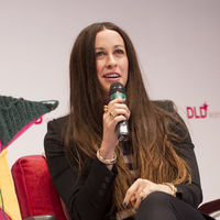 La cantante Alanis Morissette revela que tuvo varios abortos y un embarazo molar entre los nacimientos de sus hijos