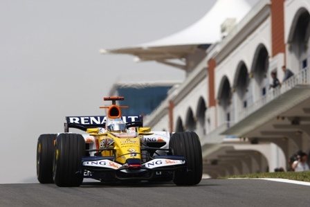 Todos pendientes del motor de Alonso