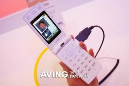 Samsung W2700
