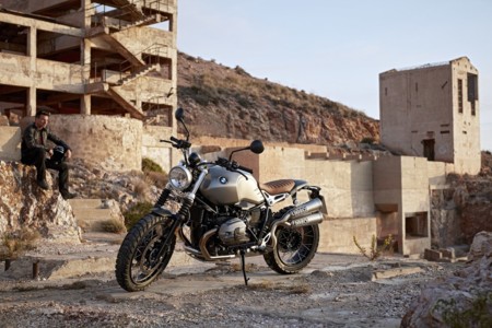Así se mueve la BMW R NineT Scrambler, la visión alemana de una gran scrambler
