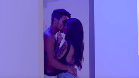 Manuel se besa con Fiama y Stefany en la misma fiesta de 'La Isla de las Tentaciones 3': Lucía llora desconsolada al escuchar la alarma
