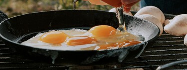 El truco para que los huevos fritos no se peguen a la sartén: solo hay que añadir antes este ingrediente