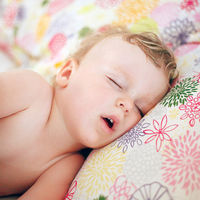 ¿Tu hijo duerme con la boca abierta? Así puede afectar este hábito a su salud y desarrollo bucodental