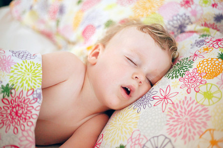 ¿Tu hijo duerme con la boca abierta? Así puede afectar este hábito a su salud y desarrollo bucodental