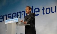 Sarkozy sugiere una 'paga extra' para los empleados por encarar la crisis económica