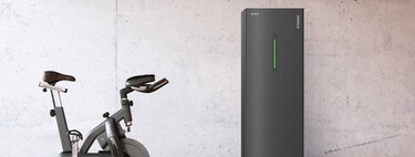 Parece un frigorífico, pero es una inusual batería de agua y vanadio para tener una casa a prueba de apagones 